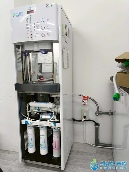 屏東市透天安裝 AW-009 立式三溫智慧型飲水機，冰溫熱三溫落地型飲水機實際安裝情形實拍