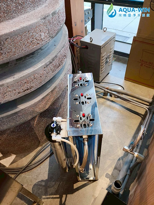 高雄鳥松透天自來水水塔三道過濾設備施工完成照，20 吋大胖濾心配置於白鐵架體之安裝細節實景&ldquo;