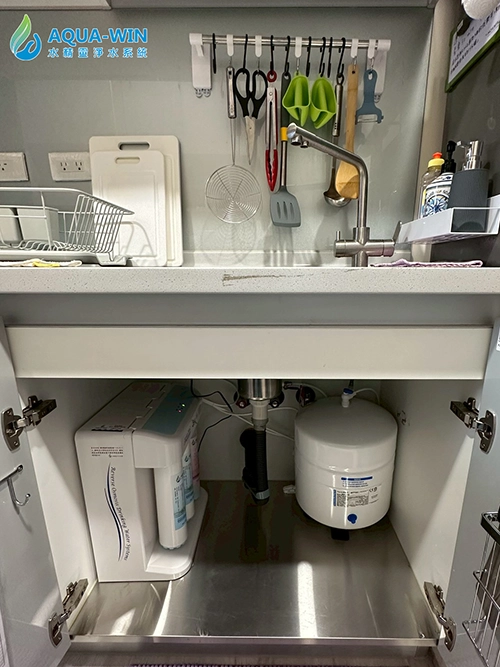 嘉義市大樓廚下安裝 HY-8099 五道卡式 RO 純水機實際安裝情形實拍