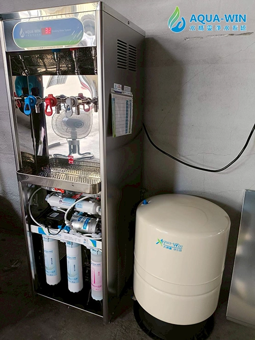 高雄仁武公寓安裝 AW-1862 立式不鏽鋼三溫飲水機，冰溫熱整合設計