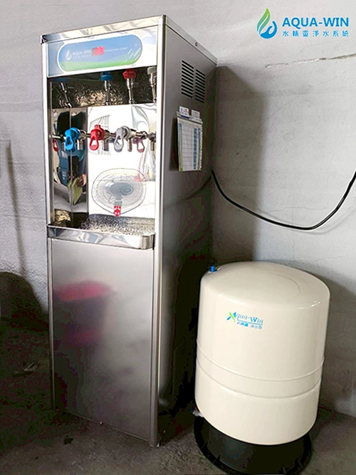 AW-1862 三溫落地型飲水機搭配 11G 壓力桶，公寓家庭用水配置