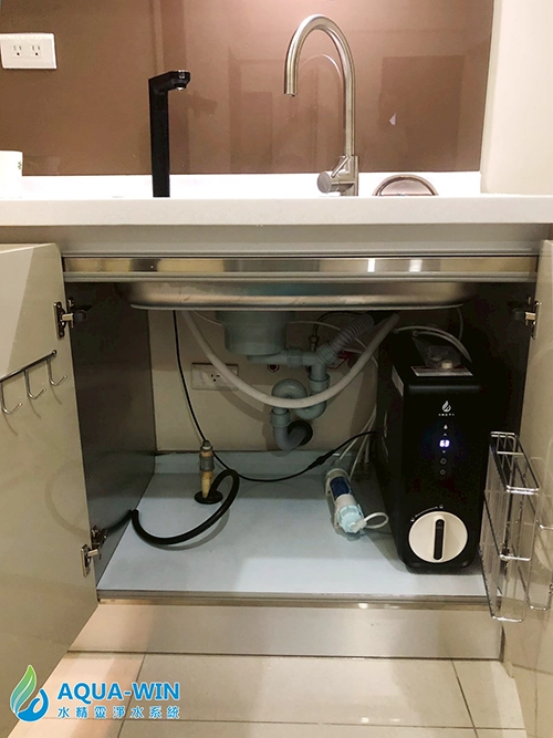 AW-600 廚下型 RO 觸控式加熱淨水器，家用廚房淨水配置