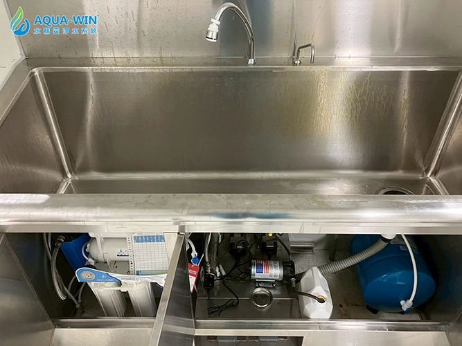 高雄鳳山眼科診所HY5500-3T無桶RO淨水器商用廚房安裝案例